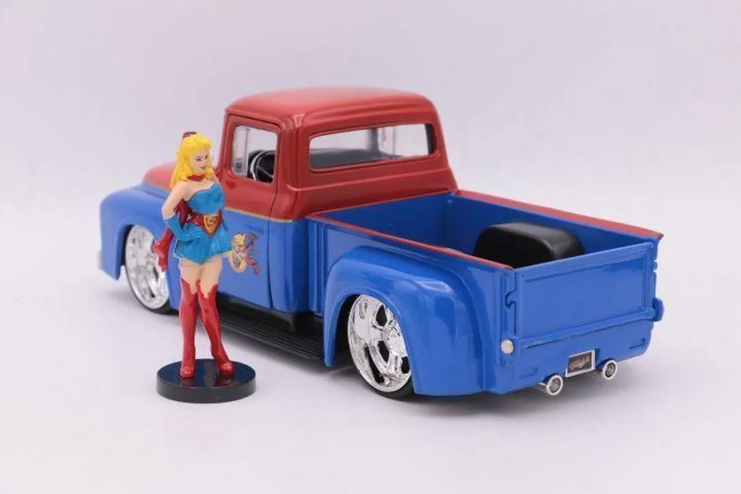 Jada Toys 1956 Ford F-100 Pickup Supergirl DC Comics Bombshells 1:24 Verzamelfiguur