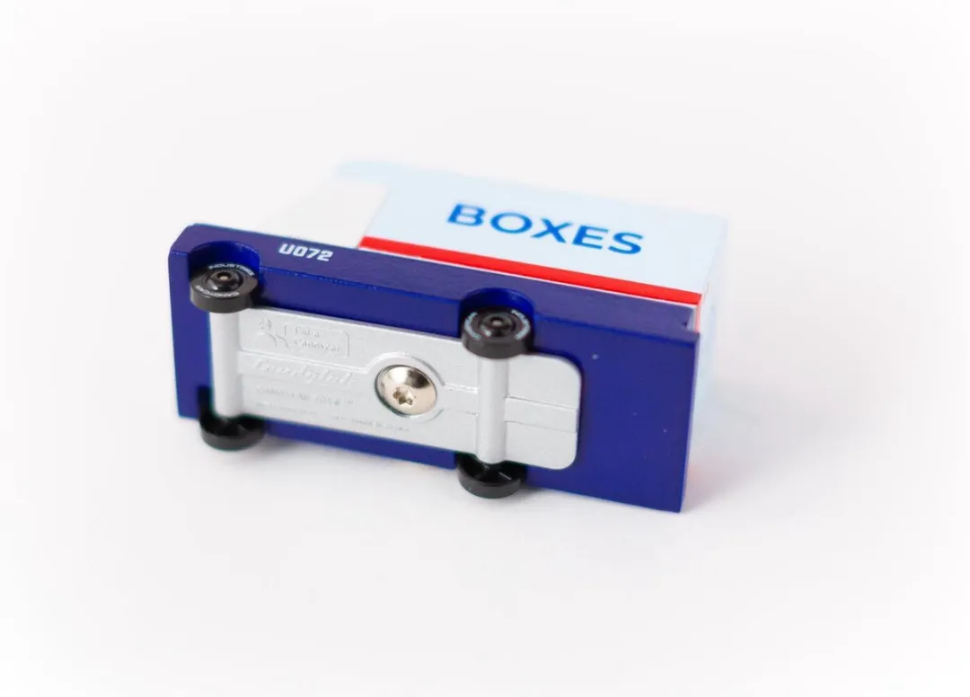 Candylab Toys Mail Van 17410013 - Rood/Wit/Blauw/Lichtgrijs
