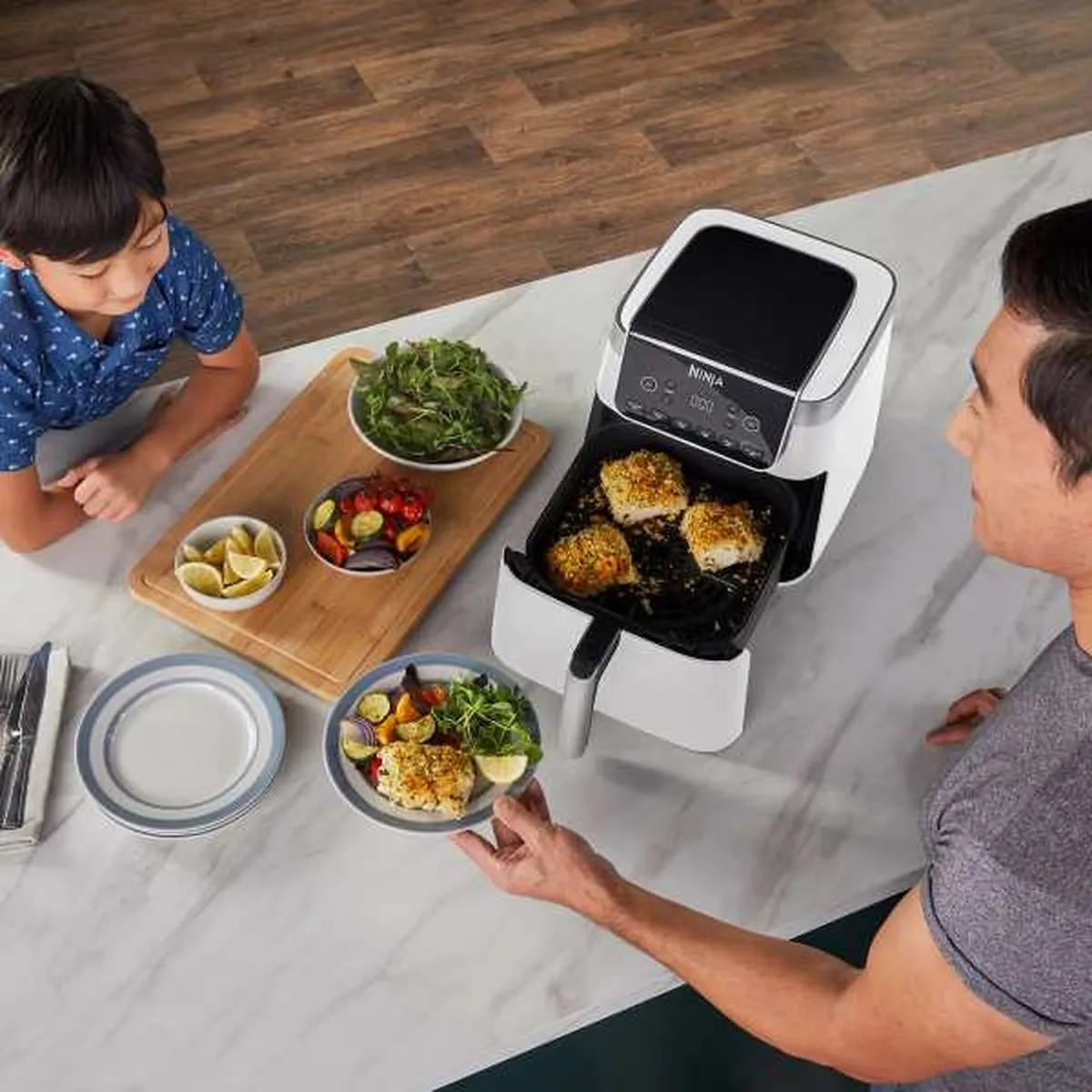 Ninja Airfryer XXL Max Pro - 6.2 liter - 6 Kookprogramma's - in Hoogte Verstelbare Plaat - 2024 Model - AF180EUWH - Wit