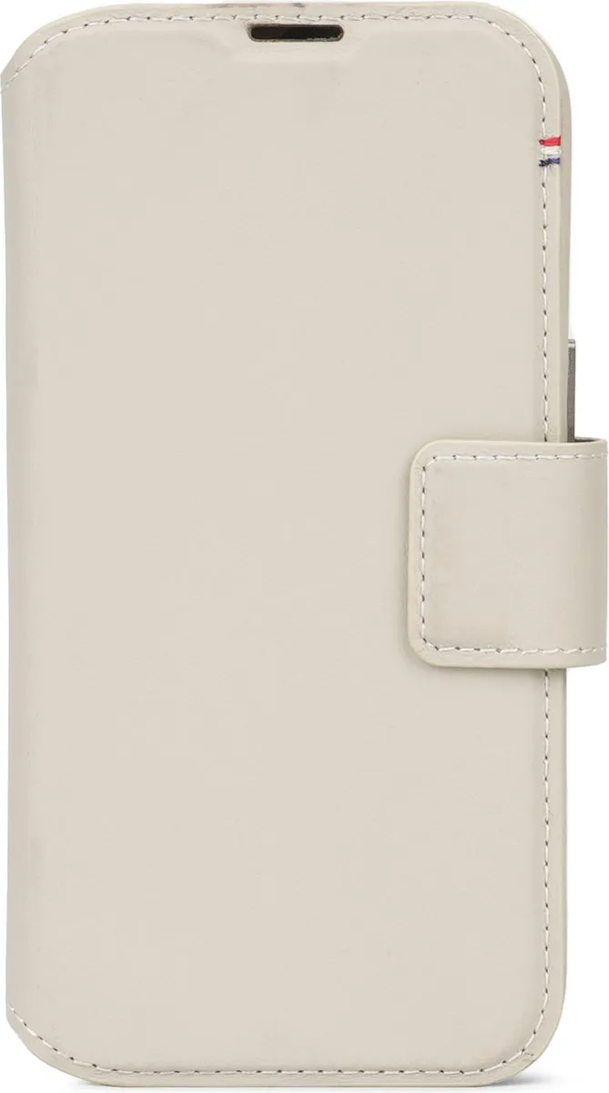 Decoded D24IPO15PMDW5CY iPhone 15 Pro Max Hoesje - 2-in-1 Magneet - 3 Pasjes - Clay Beige