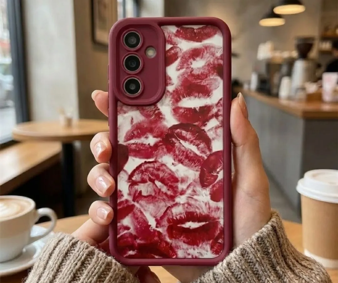 NUVEX Samsung Galaxy S25 Hoesje - Bordeaux Rood - Lippenprint