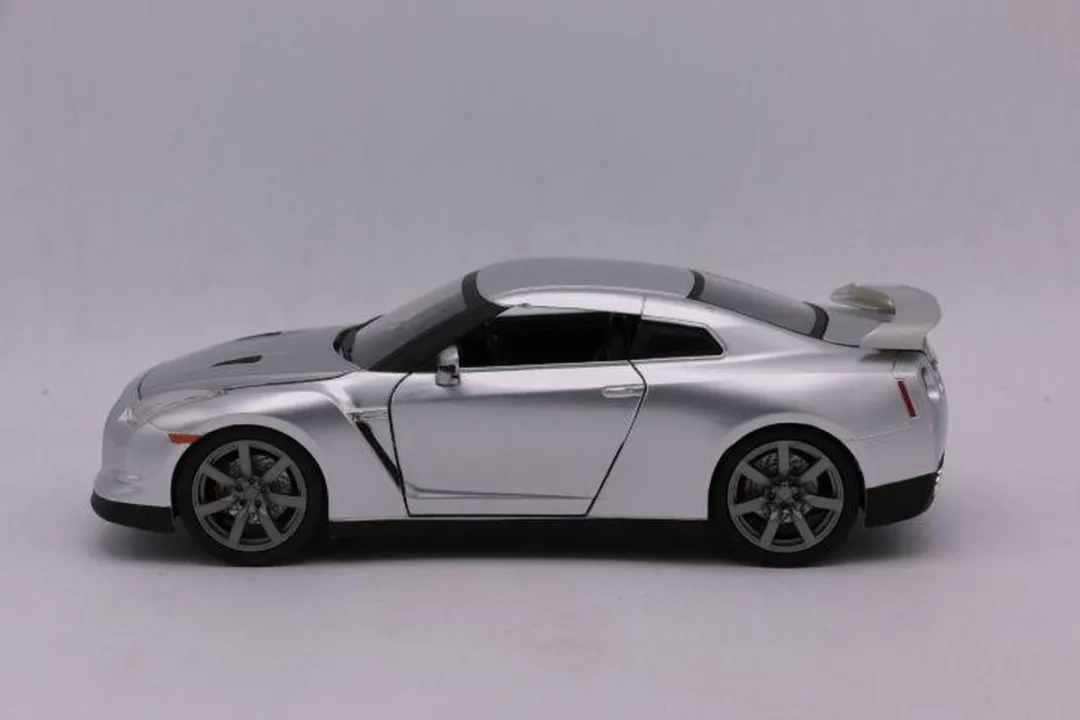 Jada Toys Nissan Skyline R35 GTR The Fast And The Furious 1:24 - Zilver