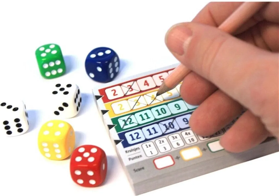 White Goblin Games Qwixx Big Points - Dobbelspeluitbreiding 2 Scoreblokken - Meerdere kleuren
