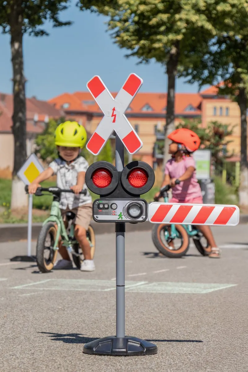 Klein Toys Elektrische Spoorwegovergang - 50x23x80cm - afbeelding 5 van 6