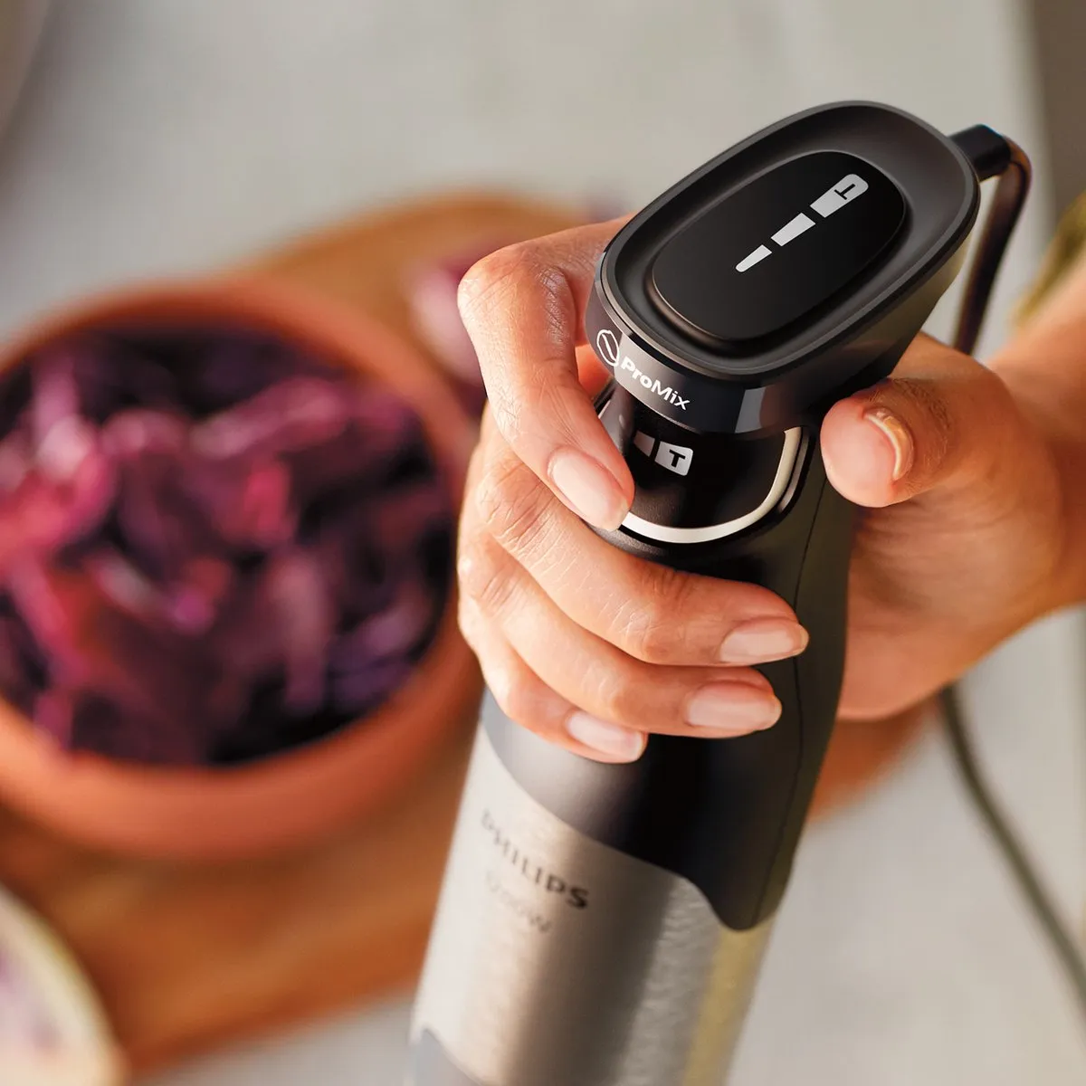 Philips Staafmixer HR2681/00 - 1200 Watt - Inclusief Maatbeker – Geschikt voor Smoothies, Soep en Harde Ingrediënten - Snelheid Regelbaar - RVS - Zwart