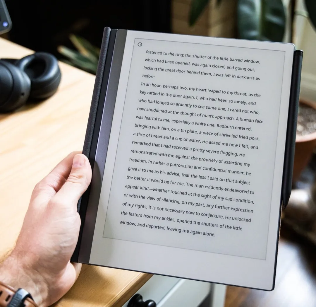 reMarkable® 2 met Staedtler stylus pen en draaibare Blauwe hoes met penhouder