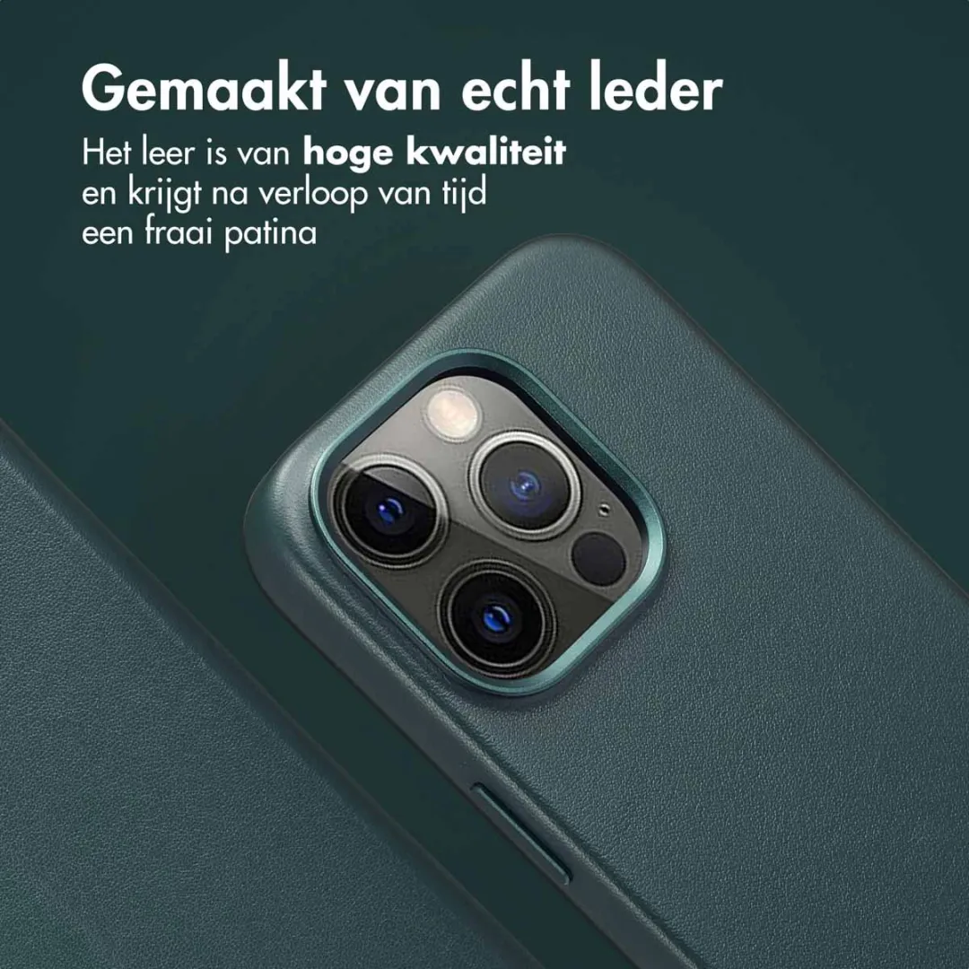 Accezz Hoesje iPhone 15 Pro 3 Pasjes - MagSafe - Donkergroen