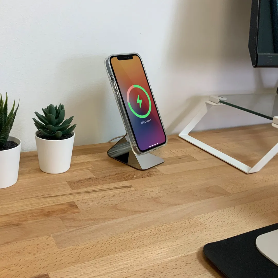 Macally MMAGSTAND-SS MagSafe Stand - iPhone 12/13/14 - Zilverkleurig