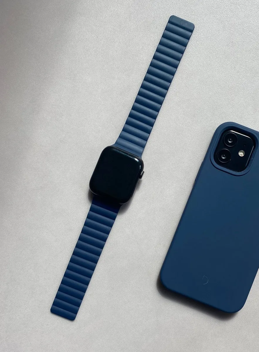 Decoded Siliconen Bandje Apple Watch 44/45/46/49mm - Matte Navy - afbeelding 6 van 6