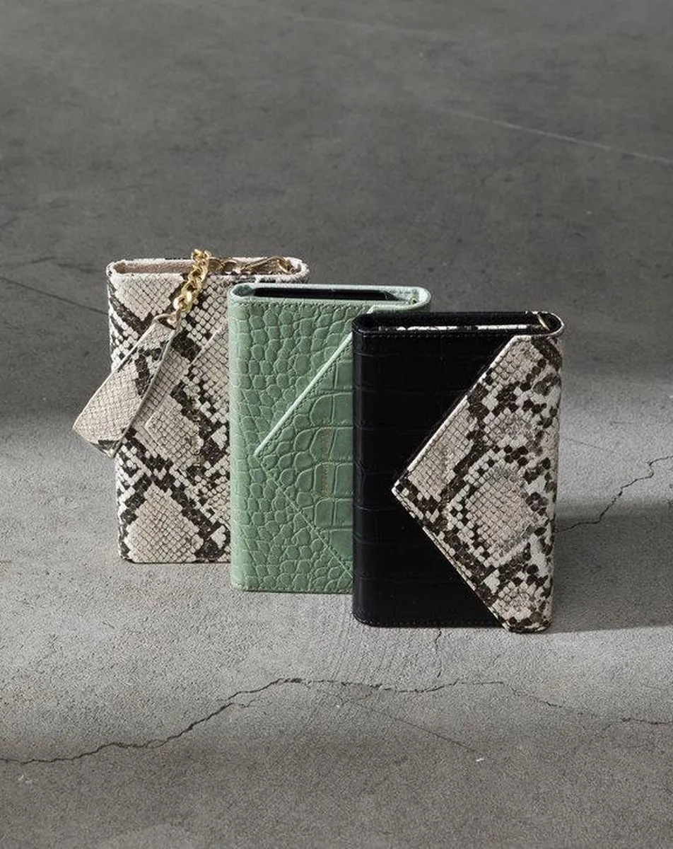 iDeal of Sweden Envelope Clutch iPhone 8/7/6/6s/SE - 3 Pasjes - Desert Python