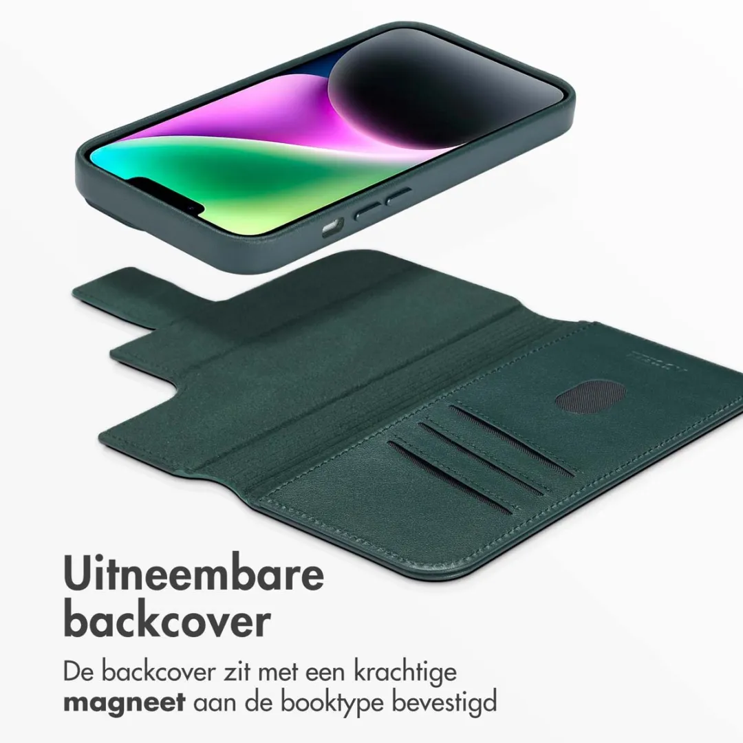 Accezz iPhone 14 Leather Bookcase Hoesje 3 Pasjes - Donkergroen
