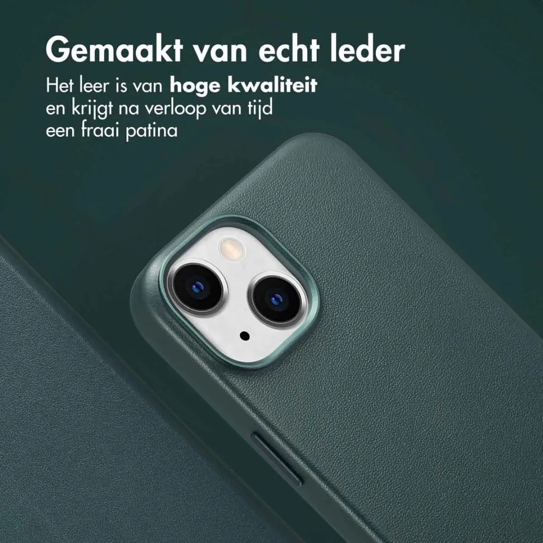 Accezz iPhone 14 Leather Bookcase Hoesje 3 Pasjes - Donkergroen