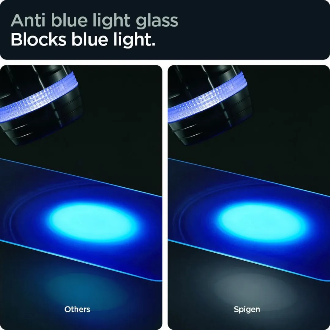 Spigen Glas.tR EZ Fit Gehard Glas Blue Light Filter Screenprotector voor Apple iPhone 13 2-Pack