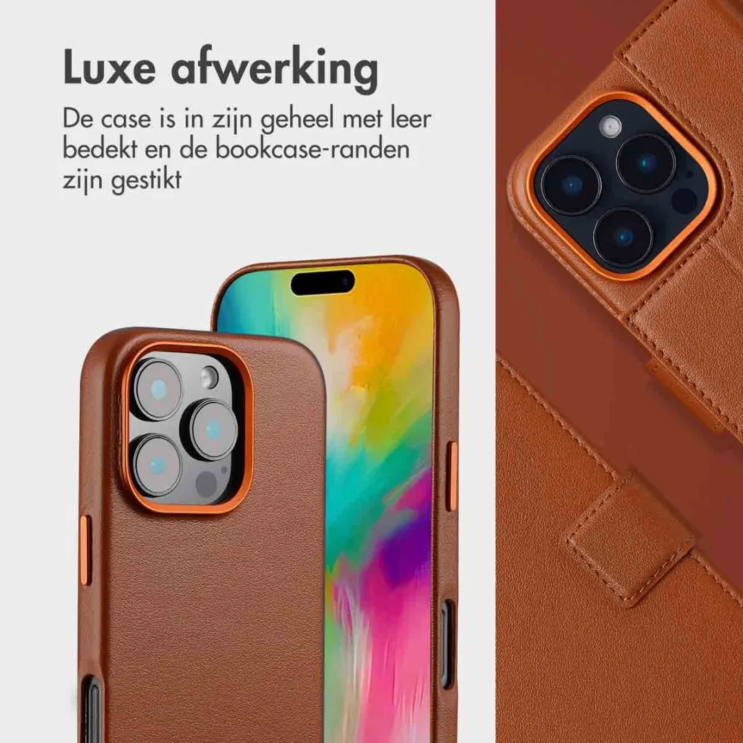 Accezz Hoesje iPhone 16 Pro Max - Leather Bookcase 2-in-1 - 3 Pasjes - Bruin