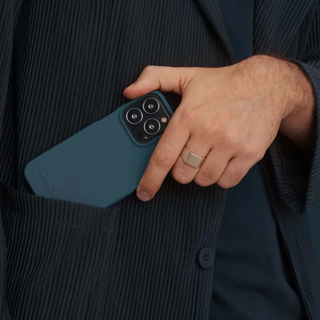 iDeal of Sweden iPhone 14 Plus Seamless Hoesje - Midnight Blue