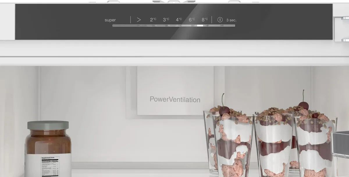 Bosch Serie 4 KIR81VFE0 Inbouwkoelkast 310L - Vlakscharnier - 2 Groentelades