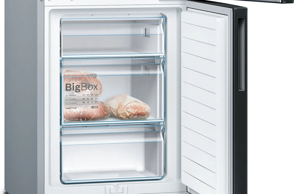 Bosch KGV36VBEAS Koel-vriescombinatie 308L - 7kg Invriescapaciteit - Zwart