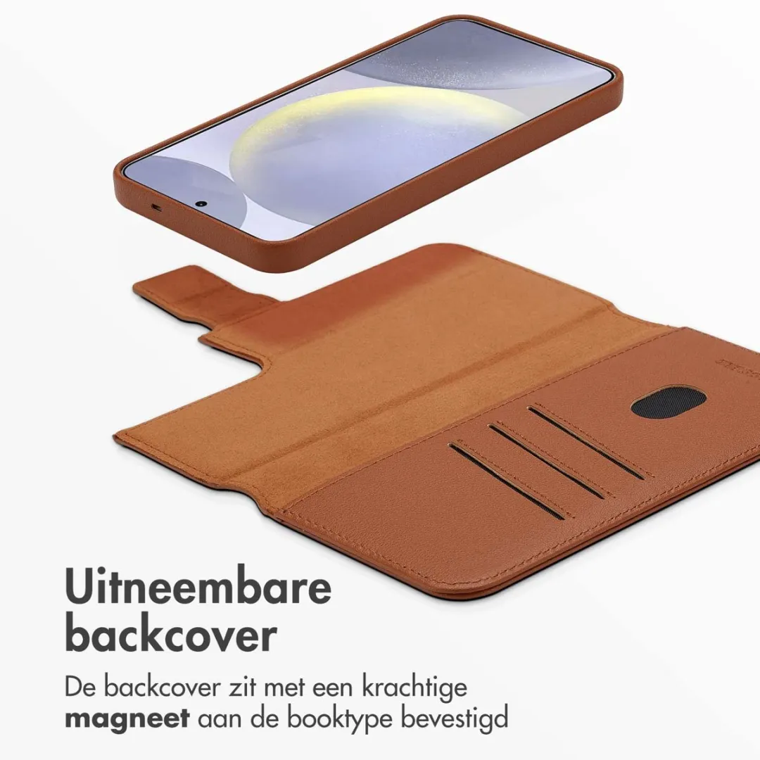 Accezz Leather Bookcase 2-in-1 Hoesje S25 Plus - 3 Pasjes - Bruin