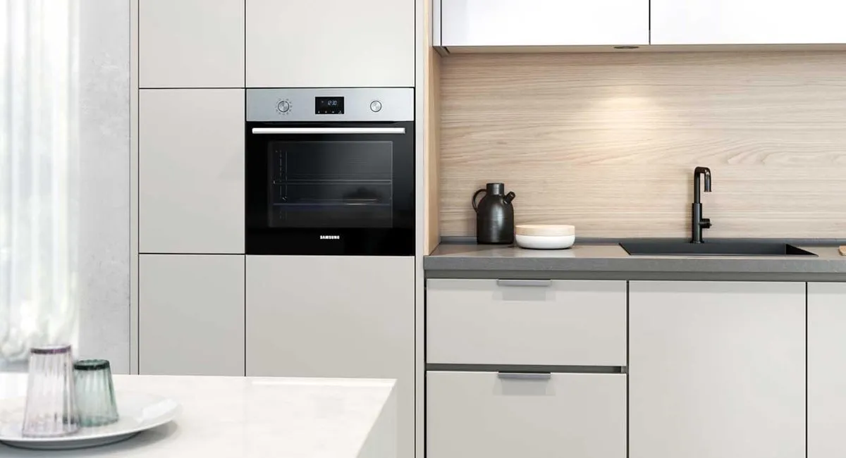 Samsung NV68A1140BS Inbouwoven 68L - Katalytische reiniging - Zwart/Roestvrijstaal