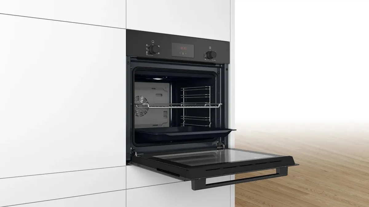 Bosch HBF133BA1 Inbouwoven 66L - Zwart