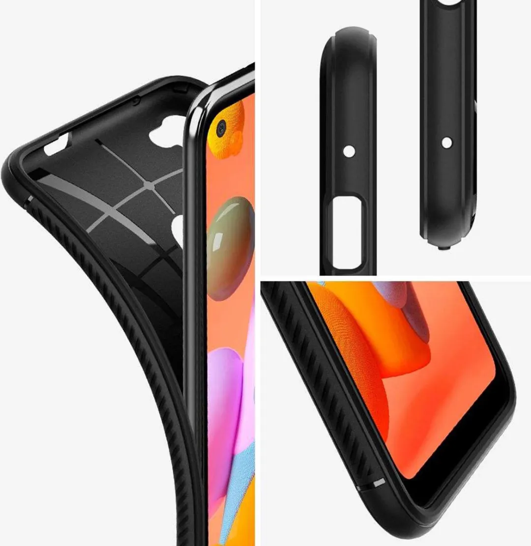 Spigen Rugged Armor Hoesje 4884233 - Zwart