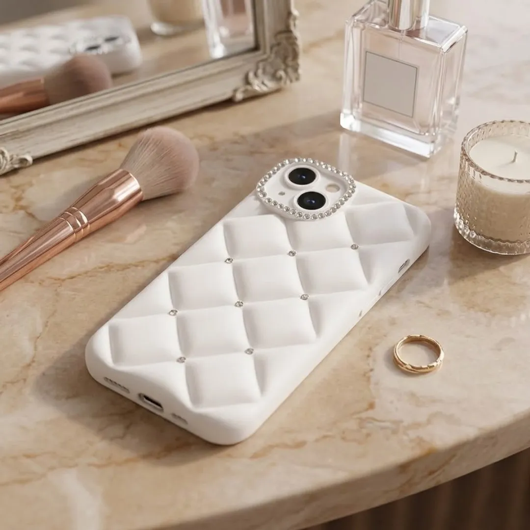 NuveX Wit Telefoonhoesje iPhone 14 - Strass & Cameraframe