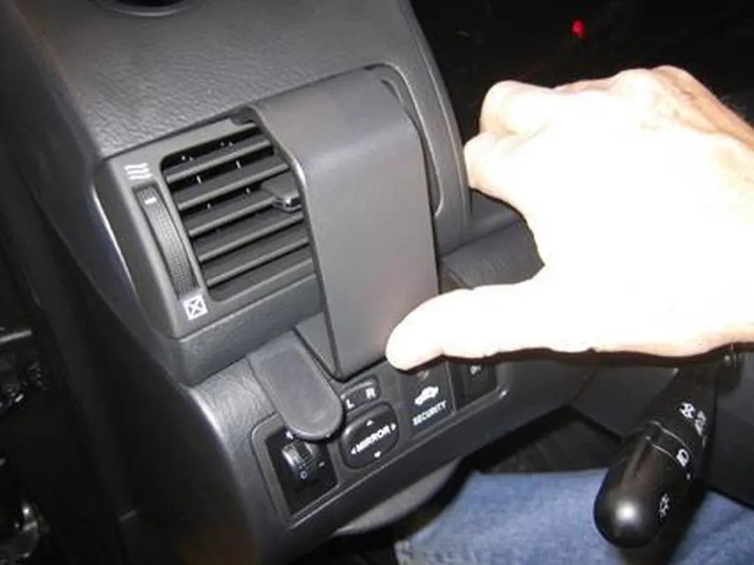 Brodit ProClip Left Mount Toyota Corolla 2002-2007 - Zwart