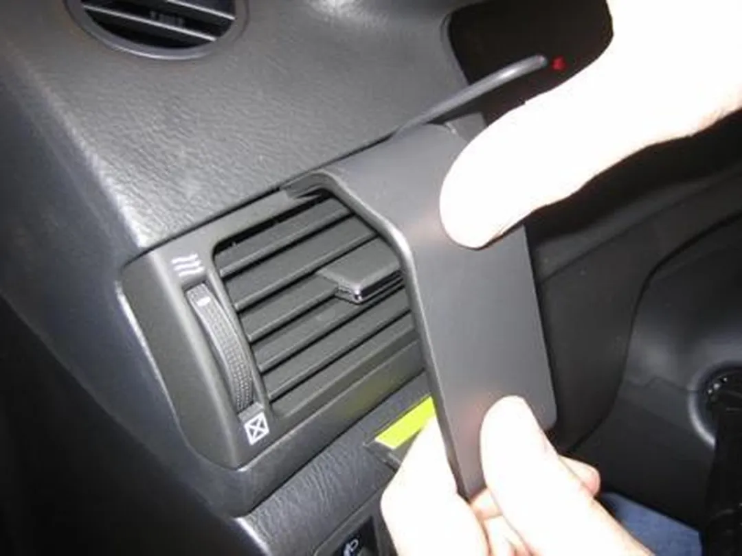 Brodit ProClip Left Mount Toyota Corolla 2002-2007 - Zwart
