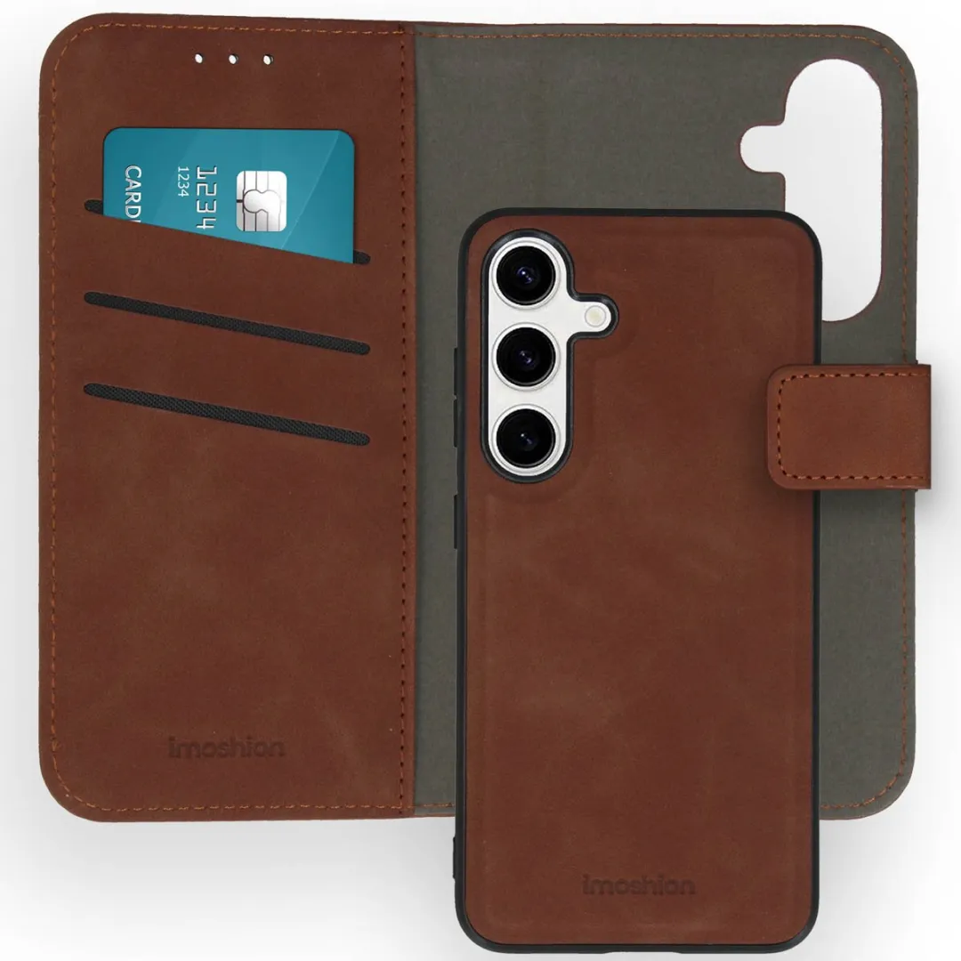 Imoshion Hoesje Samsung Galaxy S24 2-in-1 Bookcase - 3 Pasjes - Bruin