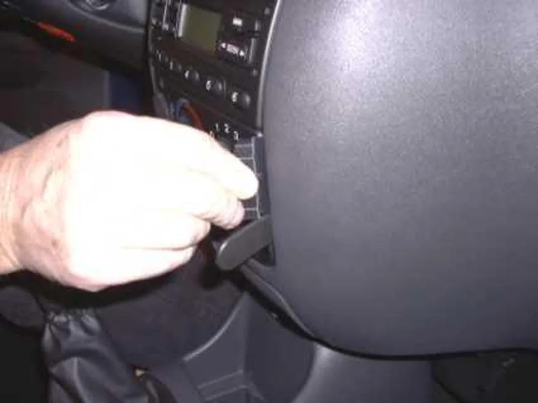 Brodit ProClip 853007 Ford Angled Mount - Zwart - afbeelding 2 van 5