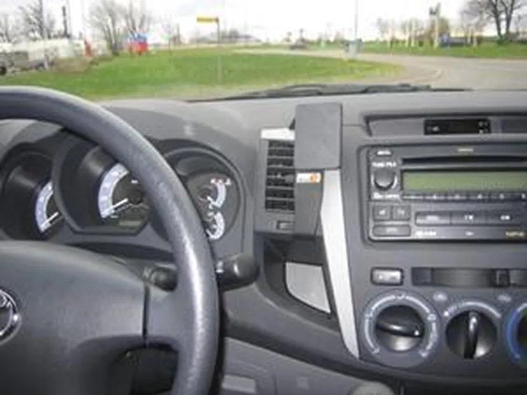 Brodit ProClip Center Mount Toyota HiLux 2010-2011