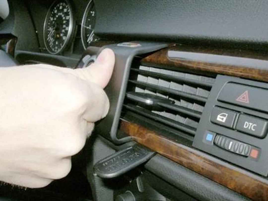 Brodit ProClip 853739 BMW 3-Serie Center Mount Houder - Zwart - afbeelding 6 van 6