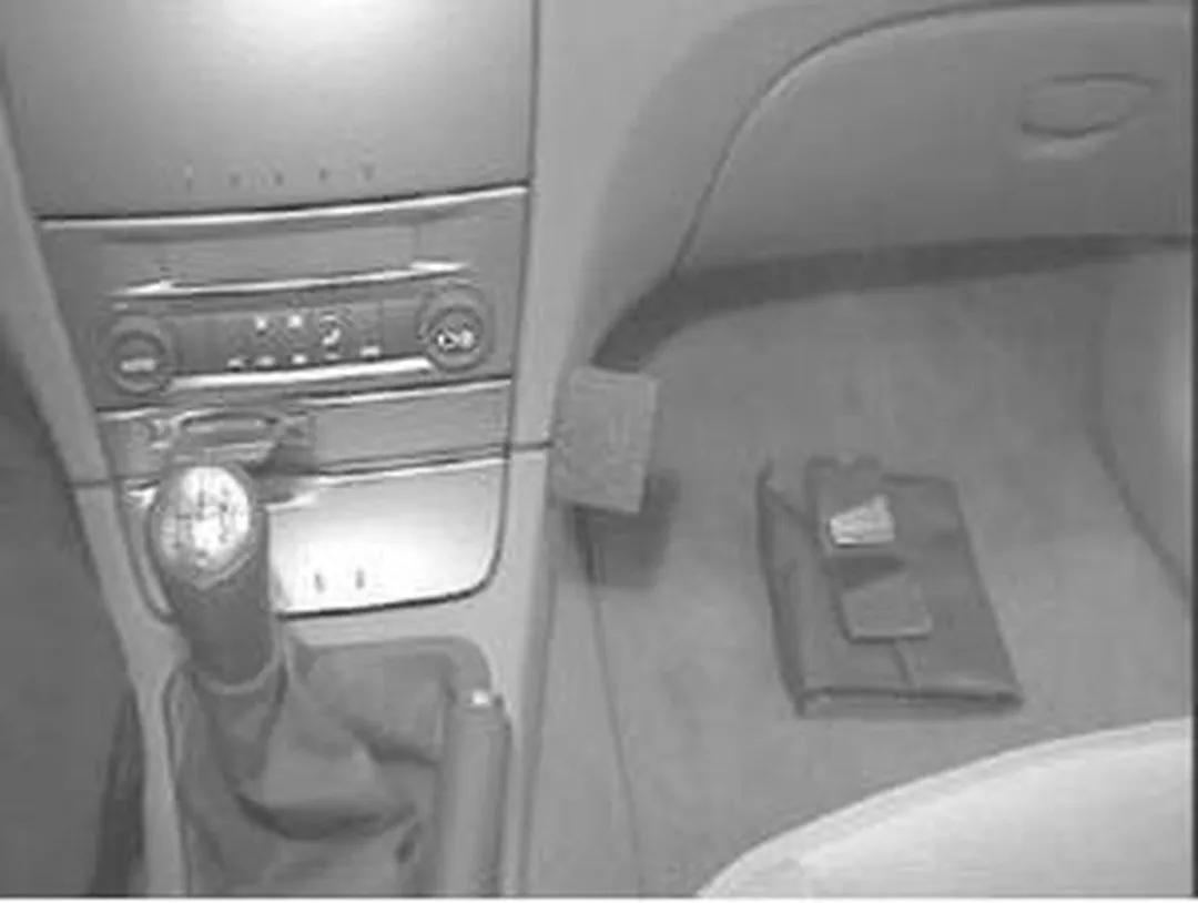 Brodit ProClip Angled Mount Renault Laguna 2001-2004