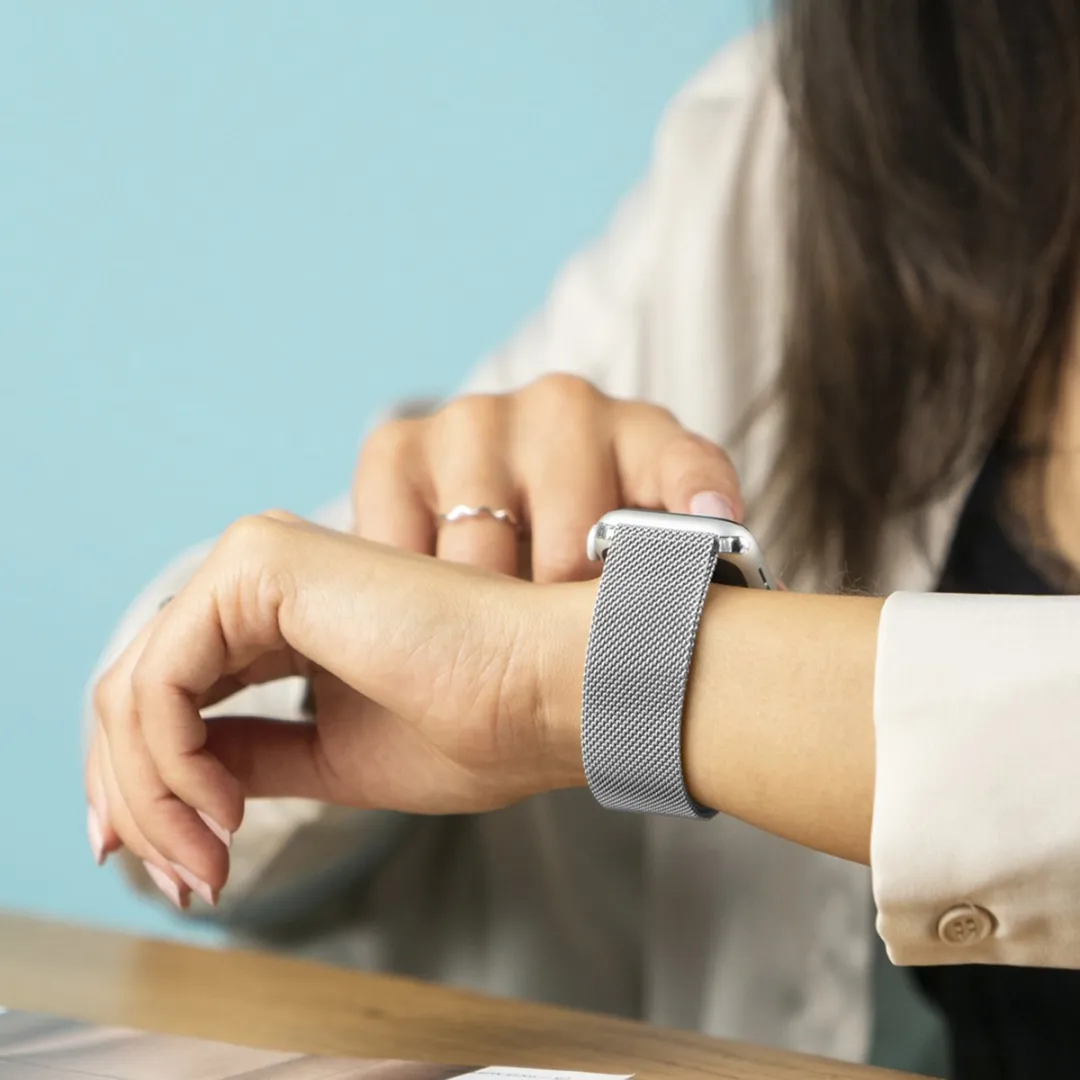 Imoshion Milanees Magnetisch Bandje - Fitbit Sense/Versa - Zilver