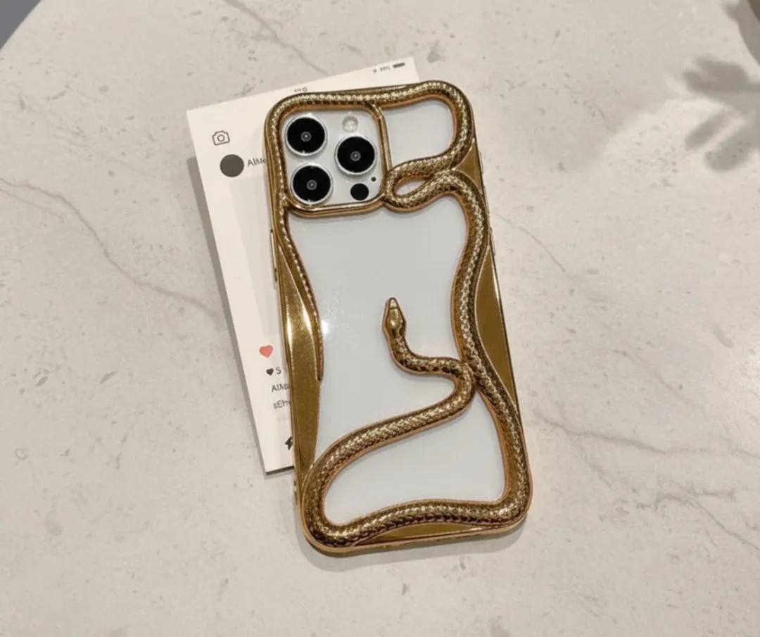 NUVEX iPhone 15 Pro Goud Slanghoesje - 3D Reliëf