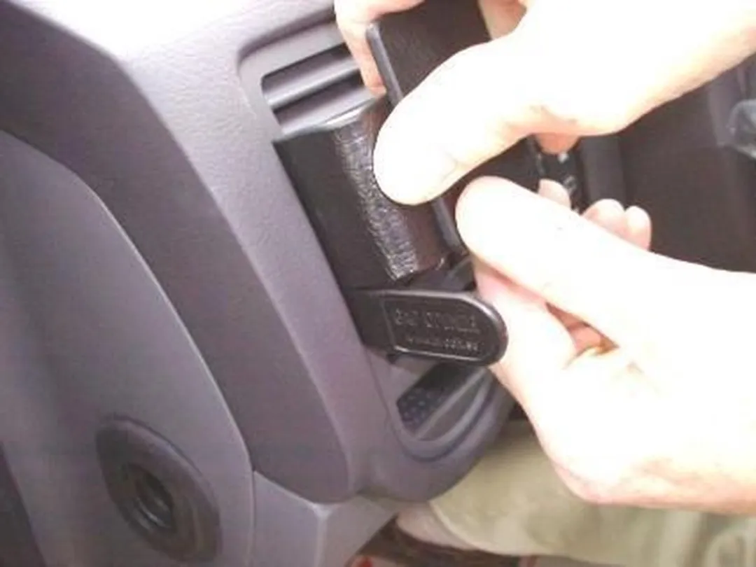 Brodit ProClip Kia Carnival 2002-2005 Linkerhouder - Zwart