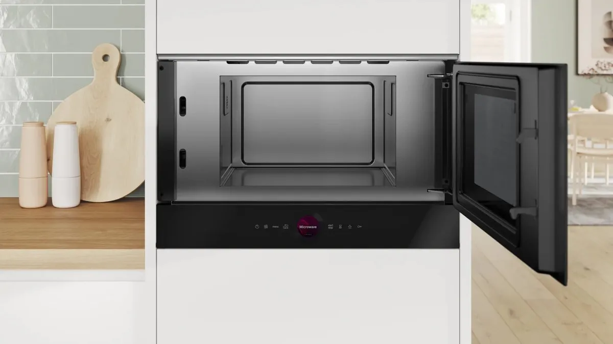 Bosch Serie 8 BFR7221B1 Inbouwmagnetron 900W - Zwart