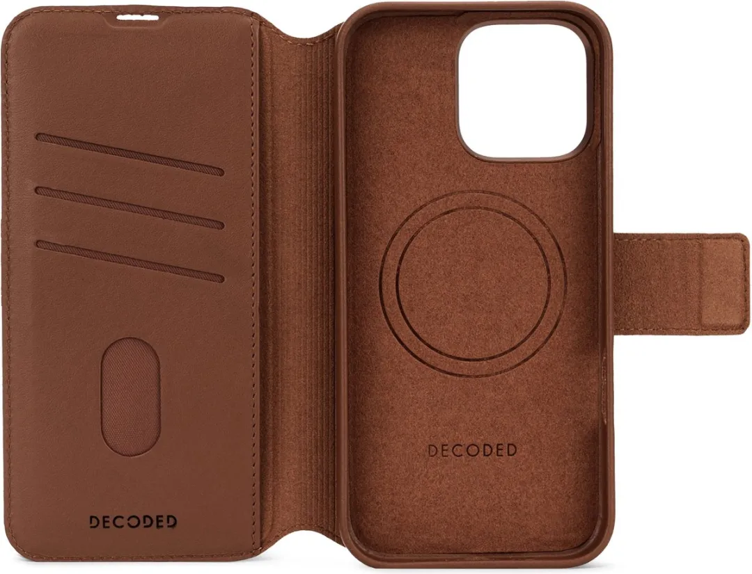 Decoded D25IPO16PMDW5TN Wallet Case iPhone 16 Pro Max - 3 Pasjes - Bruin