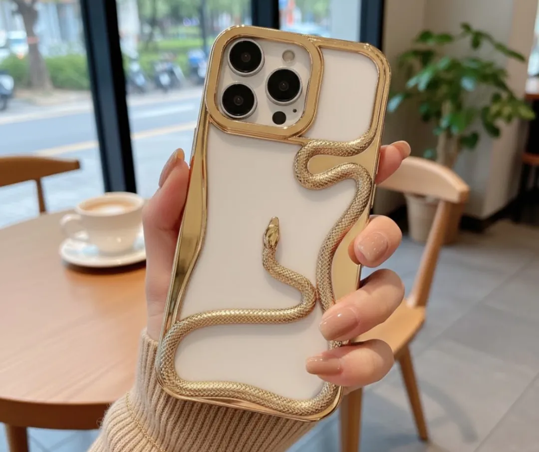 NUVEX iPhone 14 Pro Slanghoesje - Goudkleurig