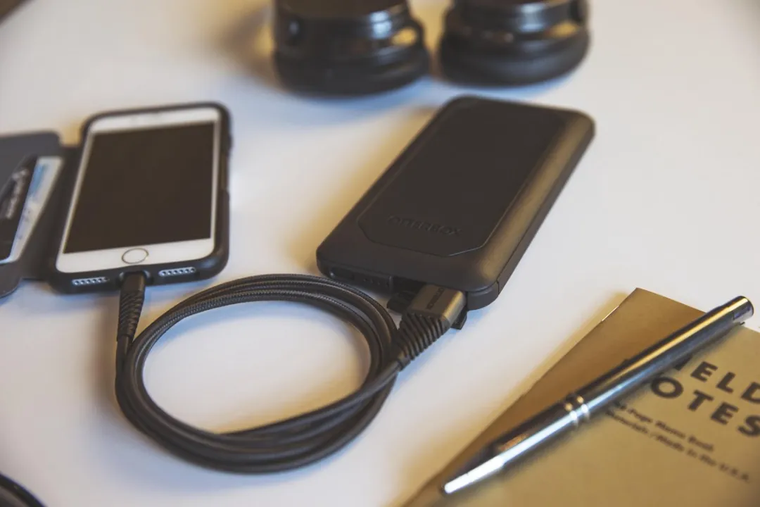 OtterBox Lightning Kabel 2m - Zwart - afbeelding 4 van 6