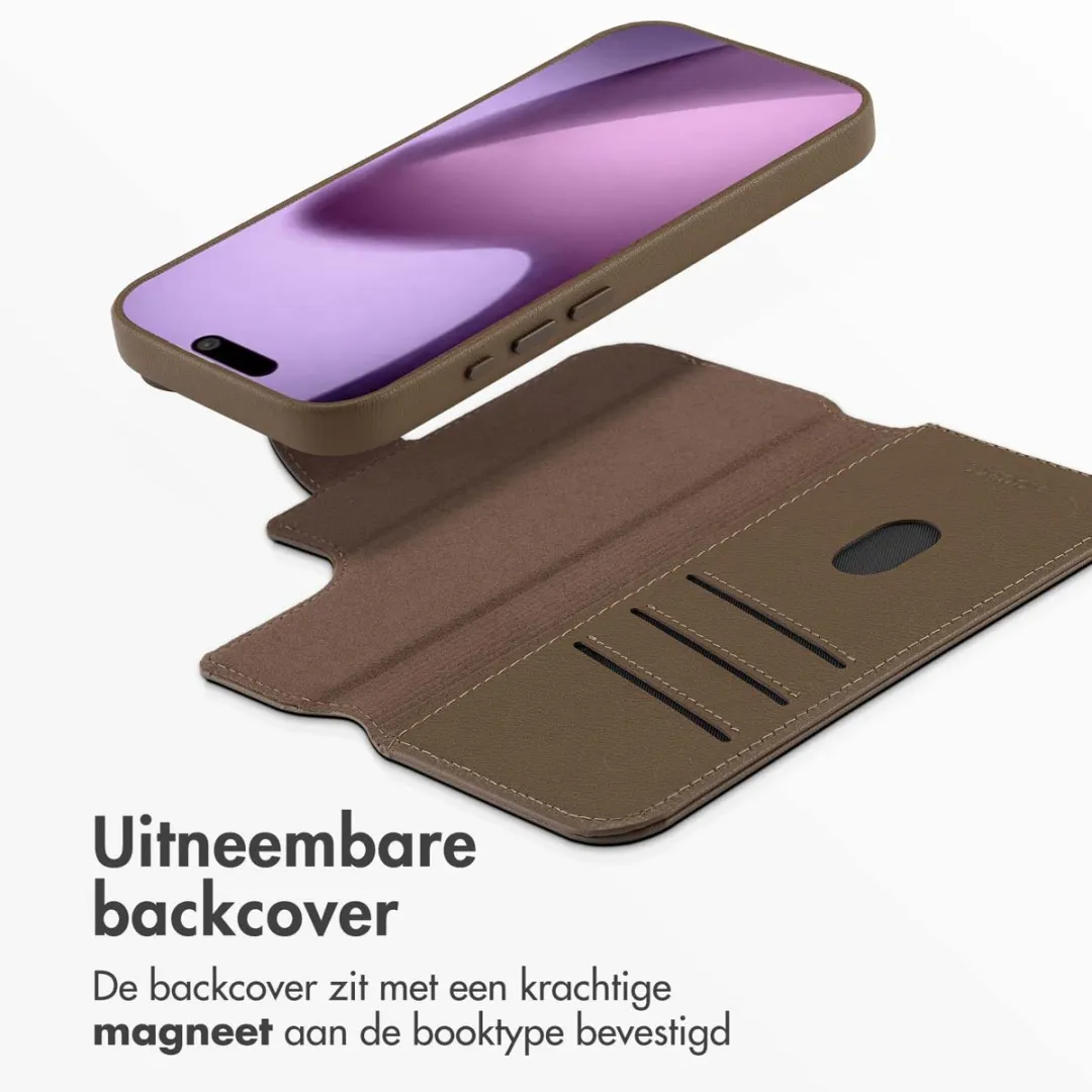 Accezz iPhone 17 Hoesje - Leather Bookcase 2-in-1 - Bruin