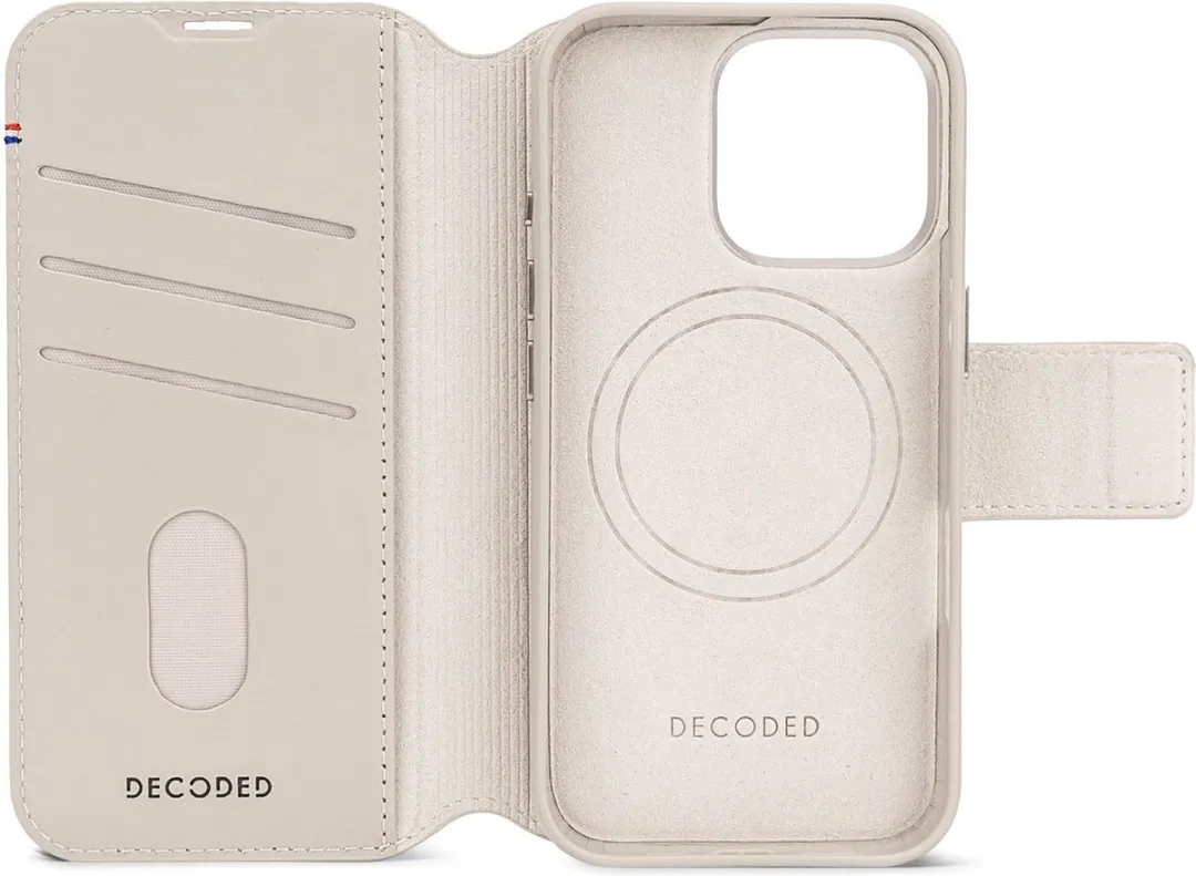 Decoded Leren Hoesje iPhone 16 Pro Clay Beige - 2-in-1 MagSafe