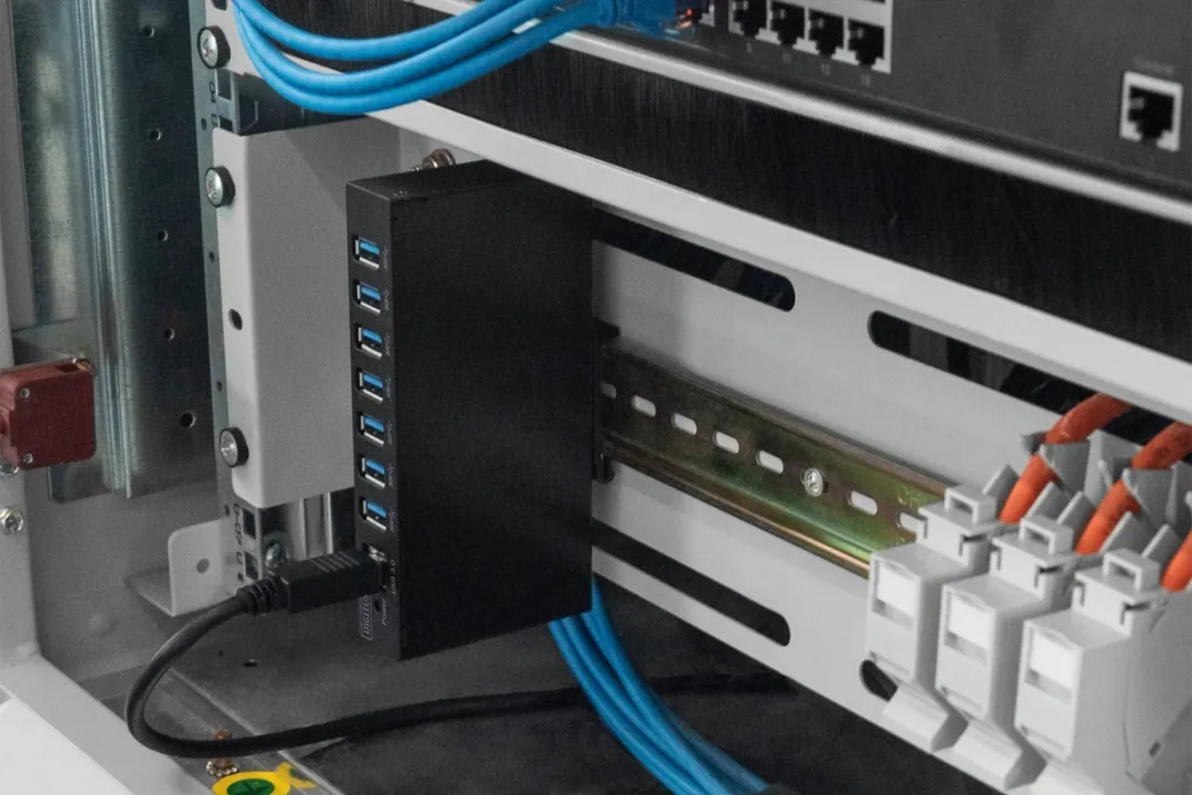 Digitus DA-70258-1 USB-hub 8 Poorten USB 3.0 - Zwart