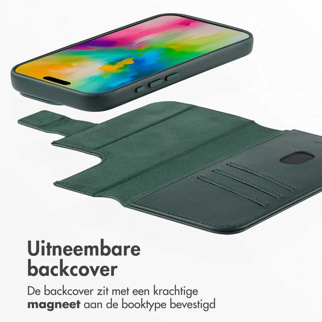 Accezz Hoesje iPhone 16 Pro - Leather Bookcase 2-in-1 - 3 Pasjes - Cedar Green