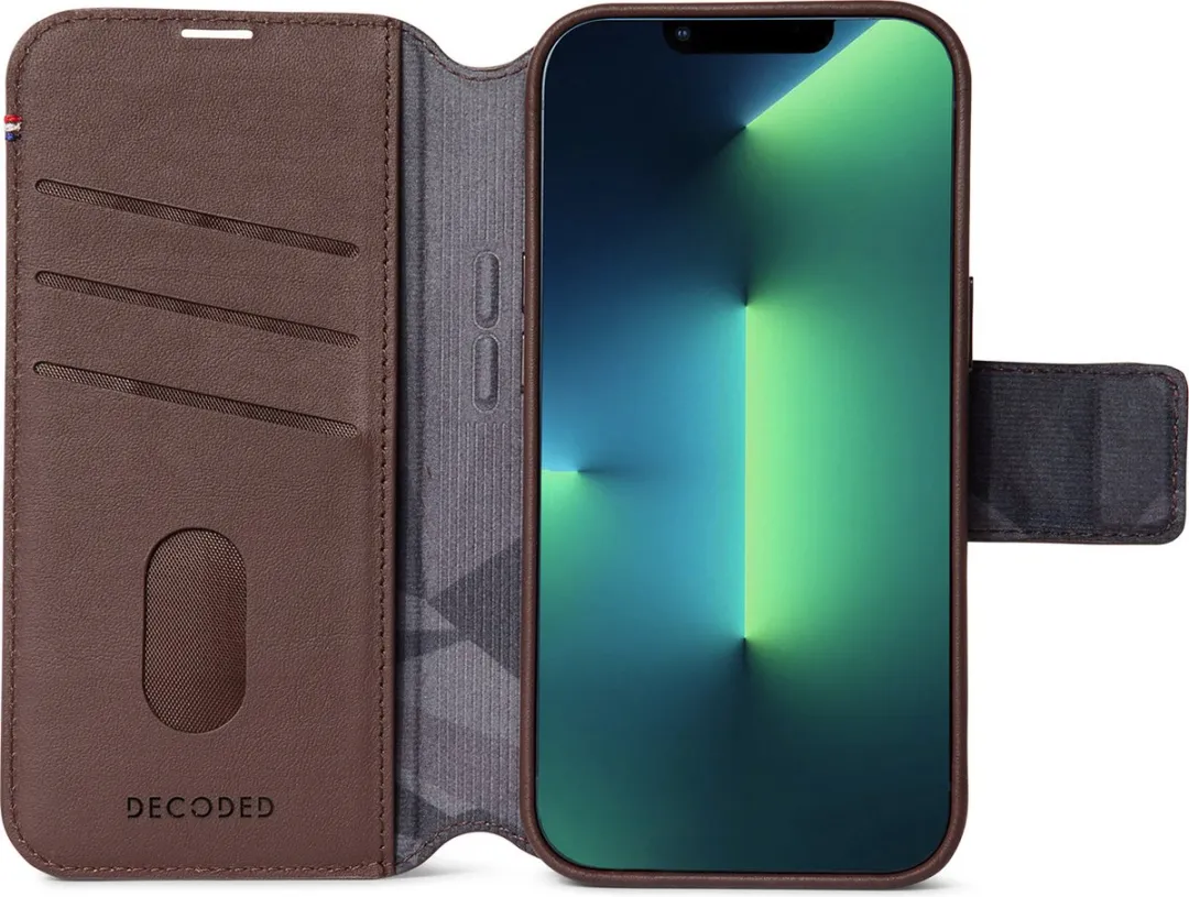 Decoded D23IPO14MDW5CHB iPhone 14 Plus Hoesje - Donker Bruin