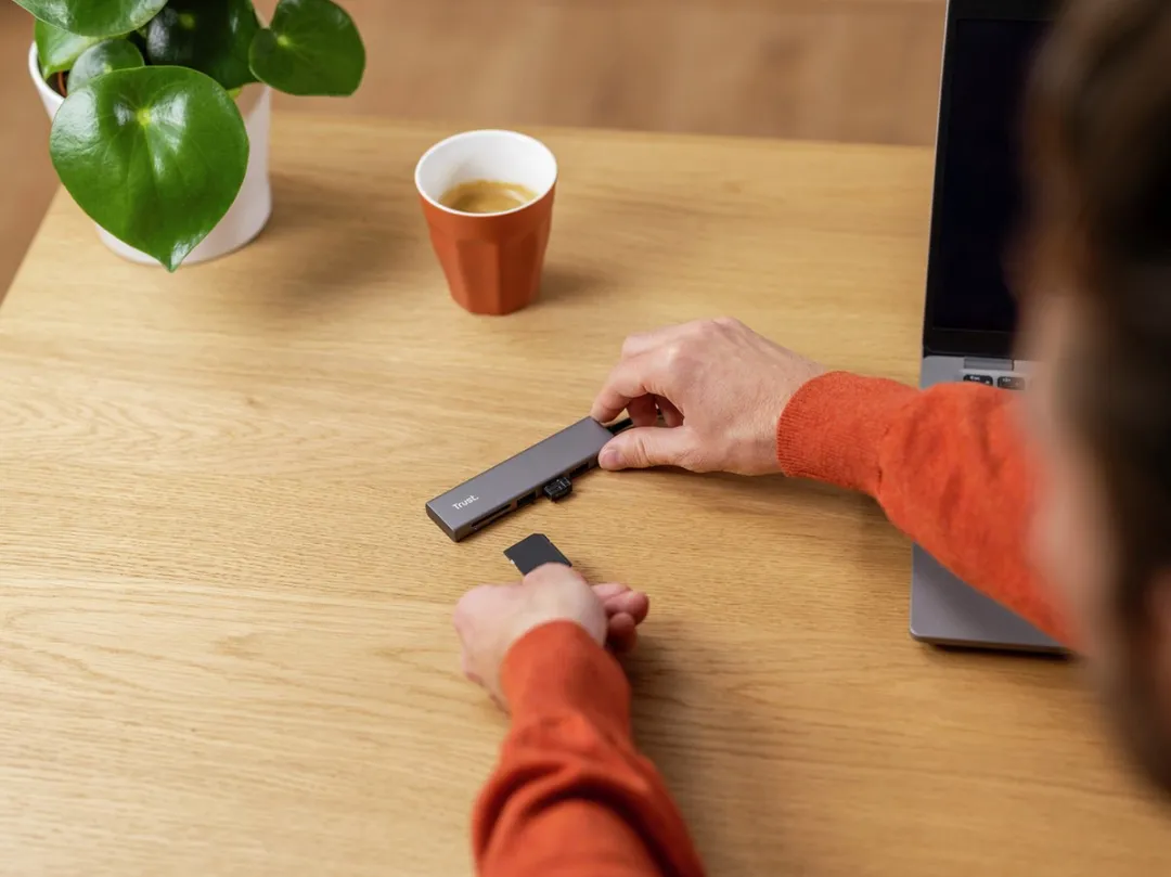 Trust Halyx USB-C Hub 24191 - SD/microSD Kaartlezer - afbeelding 6 van 6