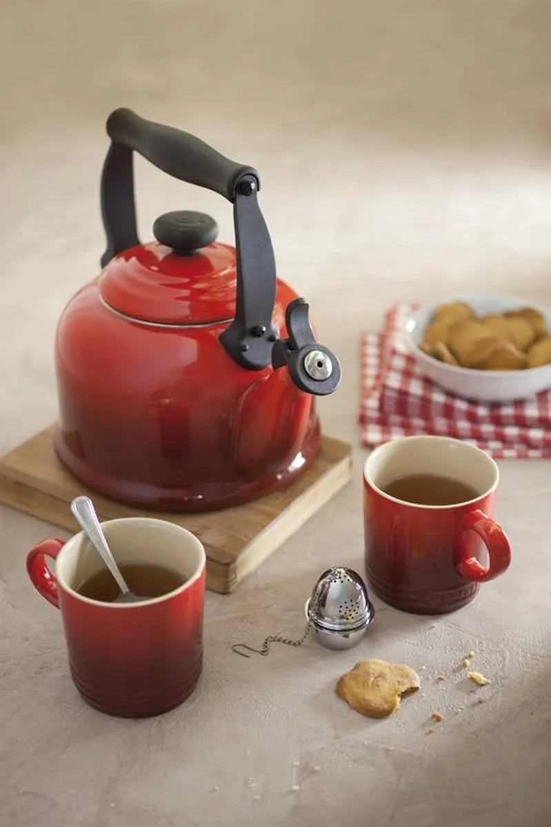 Le Creuset Tradition Fluitketel 2.1L - Kersenrood