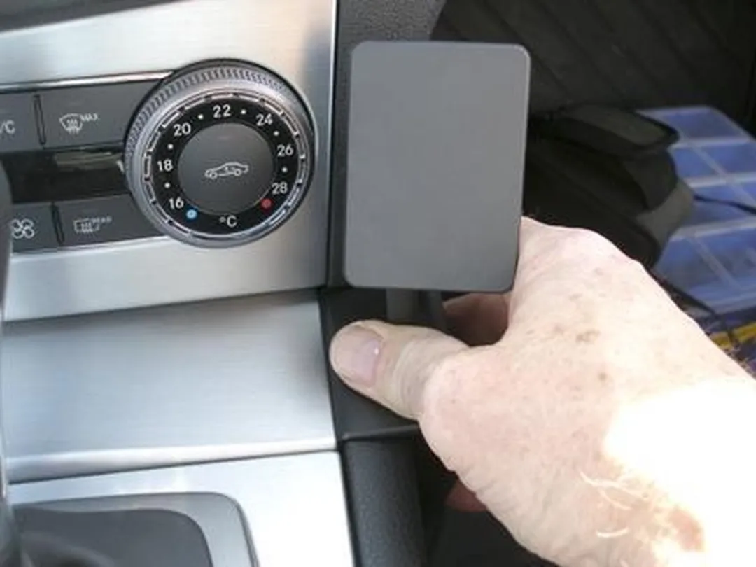Brodit ProClip 853994 Mercedes C-Klasse 2007-2010 Telefoonhouder - Zwart