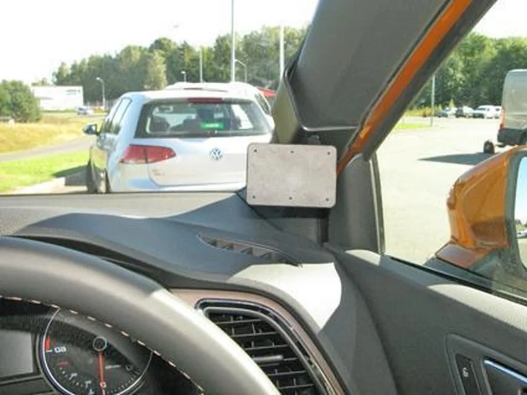 Brodit ProClip Seat Ateca 17- Right Mount RHD - Zwart
