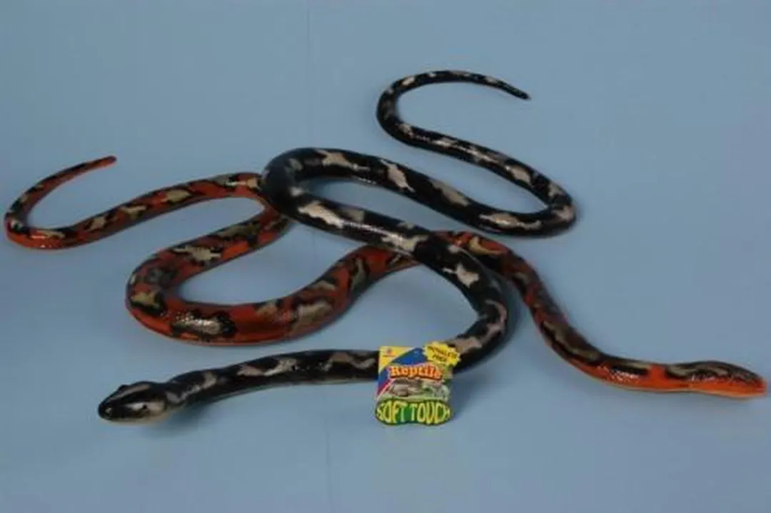 Johntoy Slang 1,35m Zacht Rubber - Multicolor